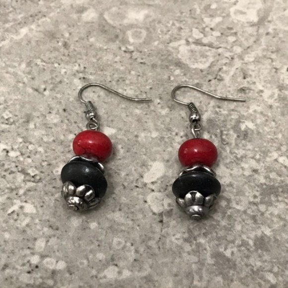 5/$15 Red/Silver/Black Necklace w/ Disk Beads - Picture 3 of 6